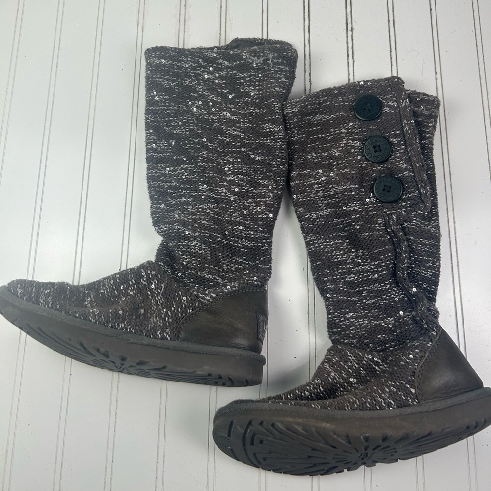UGG Women’s Gray Knit Boots with Button Detail – Size 7 - Picture 3 of 9